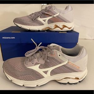 NWT Mizuno Womens Running Shoes size 7 Wave Inspire 16